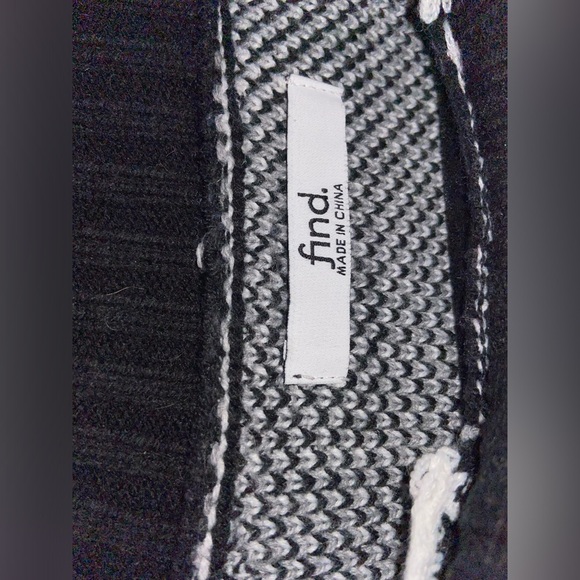 Find Women’s 3X Plaid Sweater - Picture 3 of 5